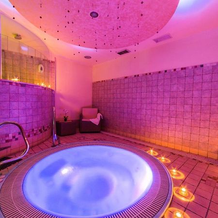 Hotel Palma Benessere Римини Экстерьер фото