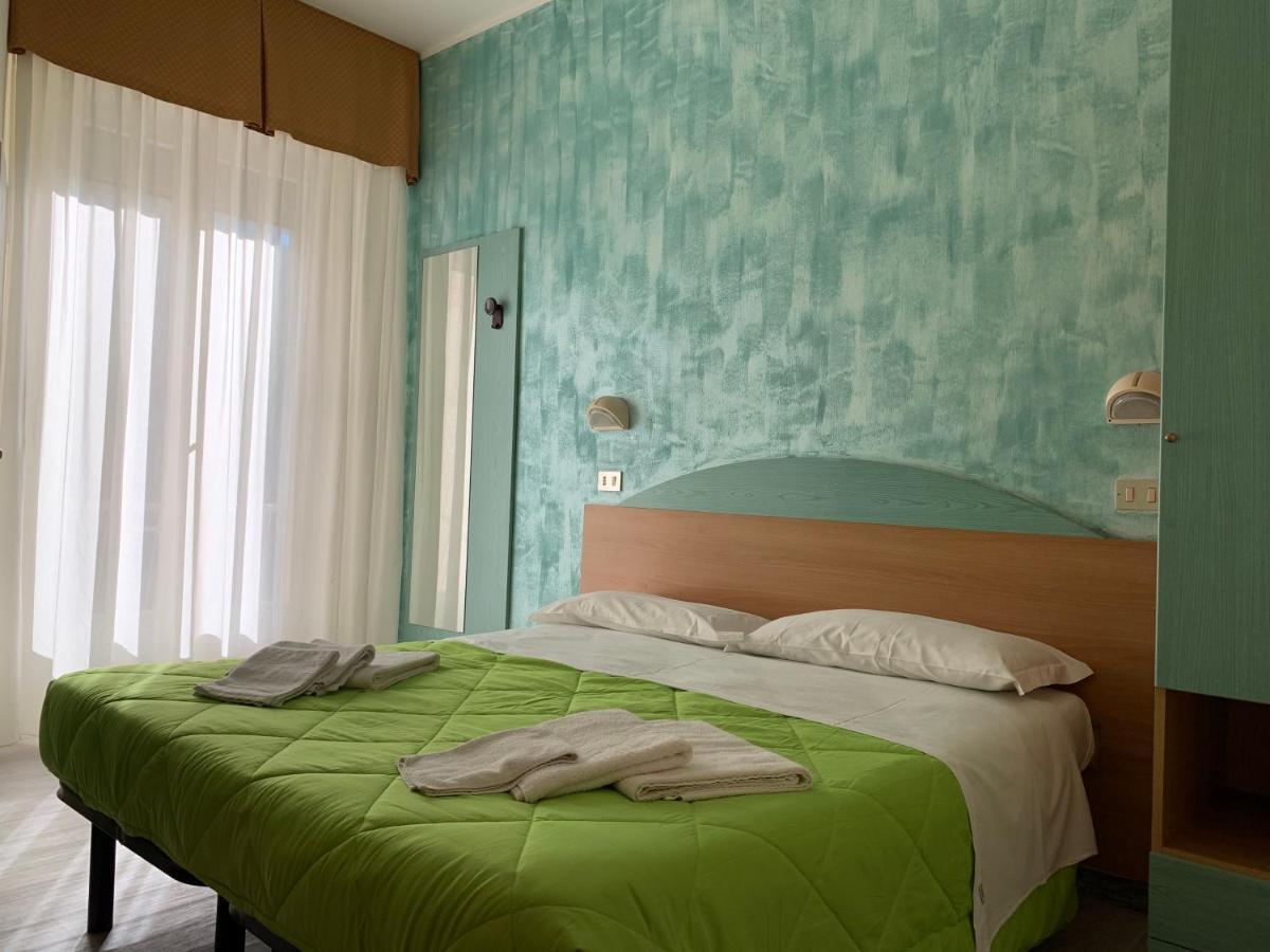 Hotel Palma Benessere Римини Экстерьер фото