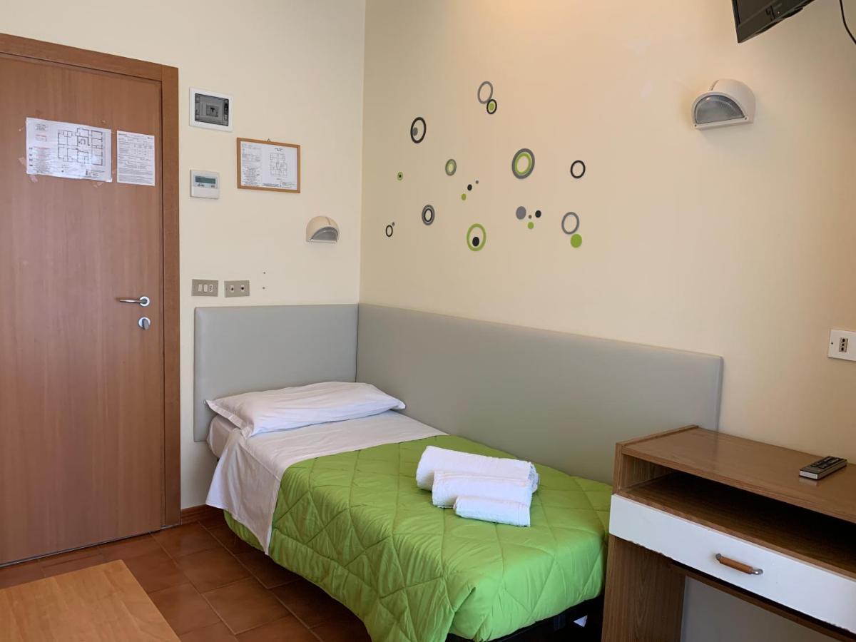 Hotel Palma Benessere Римини Экстерьер фото