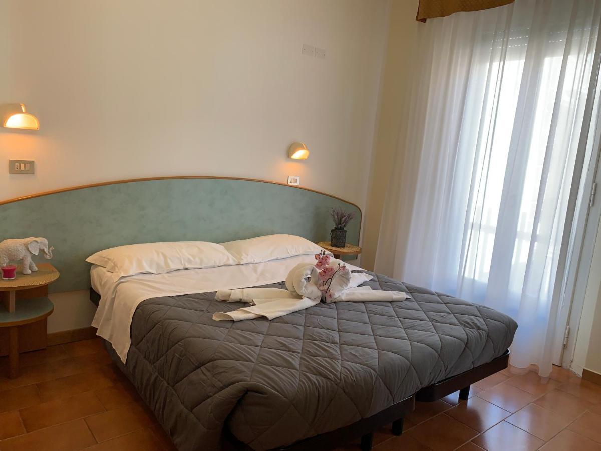 Hotel Palma Benessere Римини Экстерьер фото
