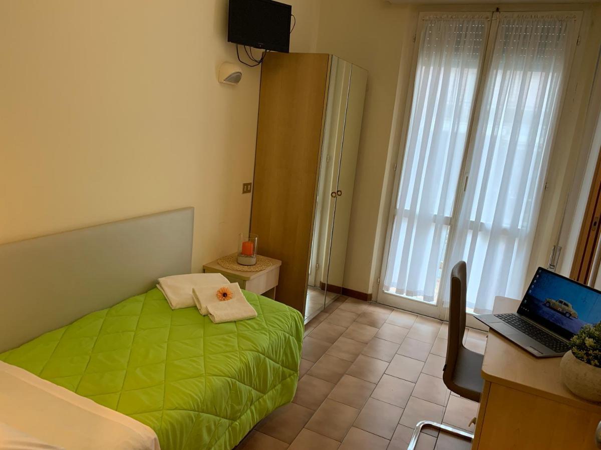 Hotel Palma Benessere Римини Экстерьер фото