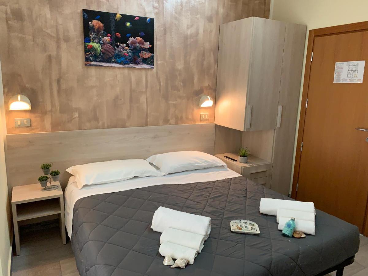 Hotel Palma Benessere Римини Экстерьер фото