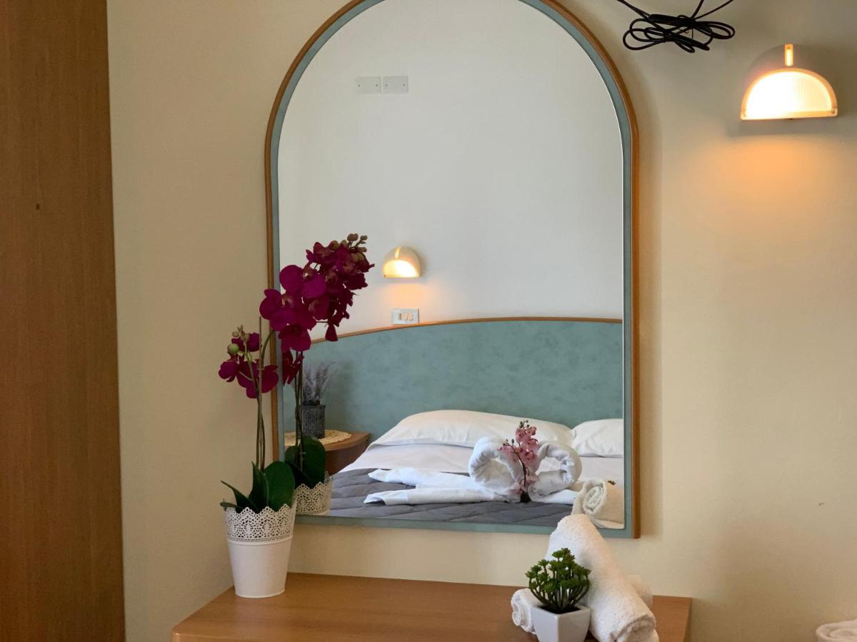 Hotel Palma Benessere Римини Экстерьер фото