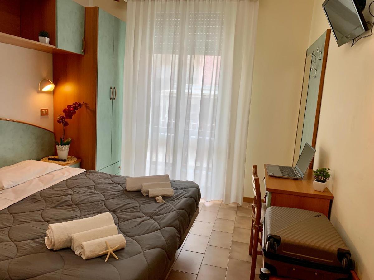 Hotel Palma Benessere Римини Экстерьер фото