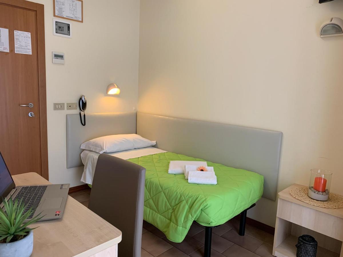 Hotel Palma Benessere Римини Экстерьер фото