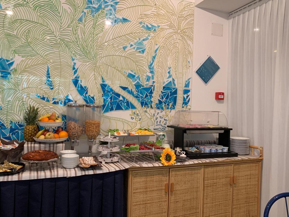 Hotel Palma Benessere Римини Экстерьер фото