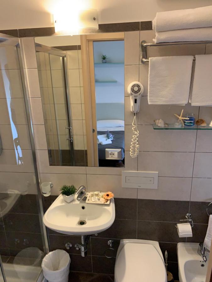 Hotel Palma Benessere Римини Экстерьер фото